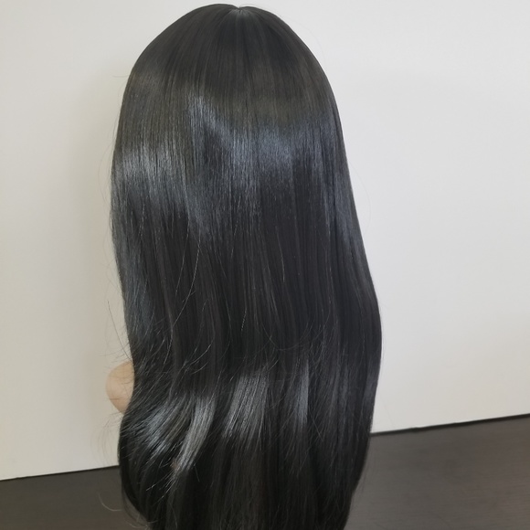 Black sleek synthetic wig with bangs - Picture 4 of 6